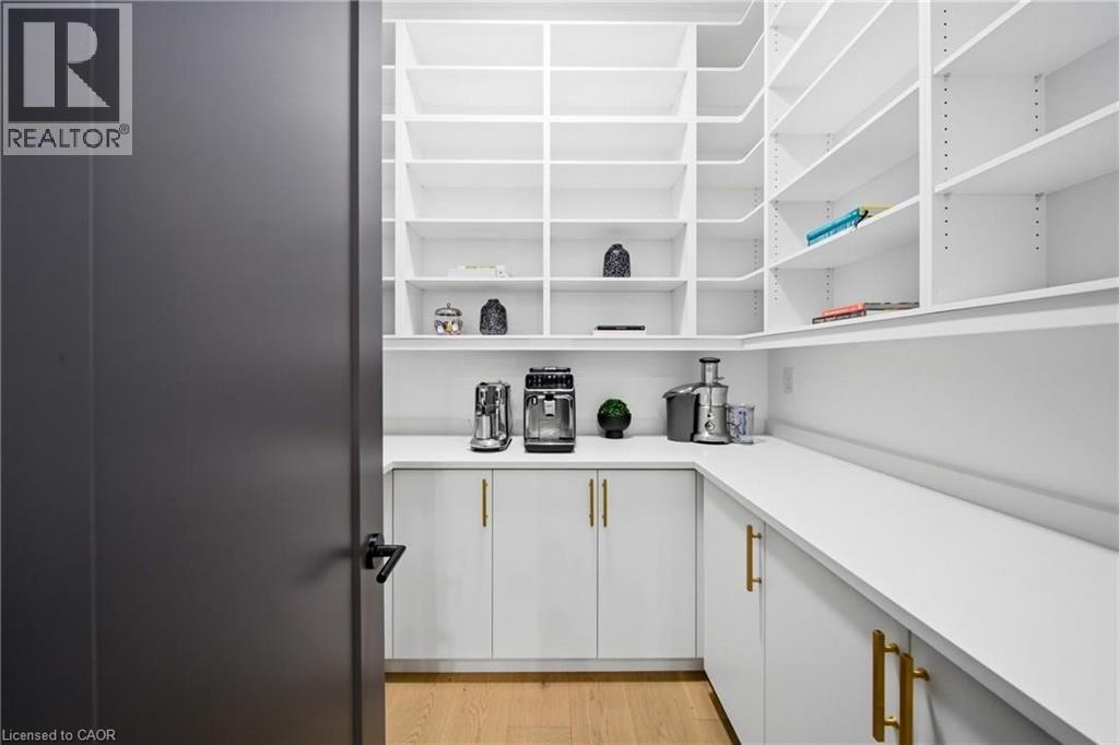 188 NISKA Road - 17