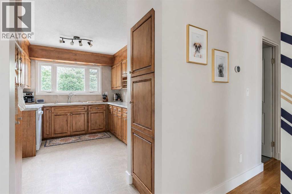 56 Chinook Crescent W — photo 17