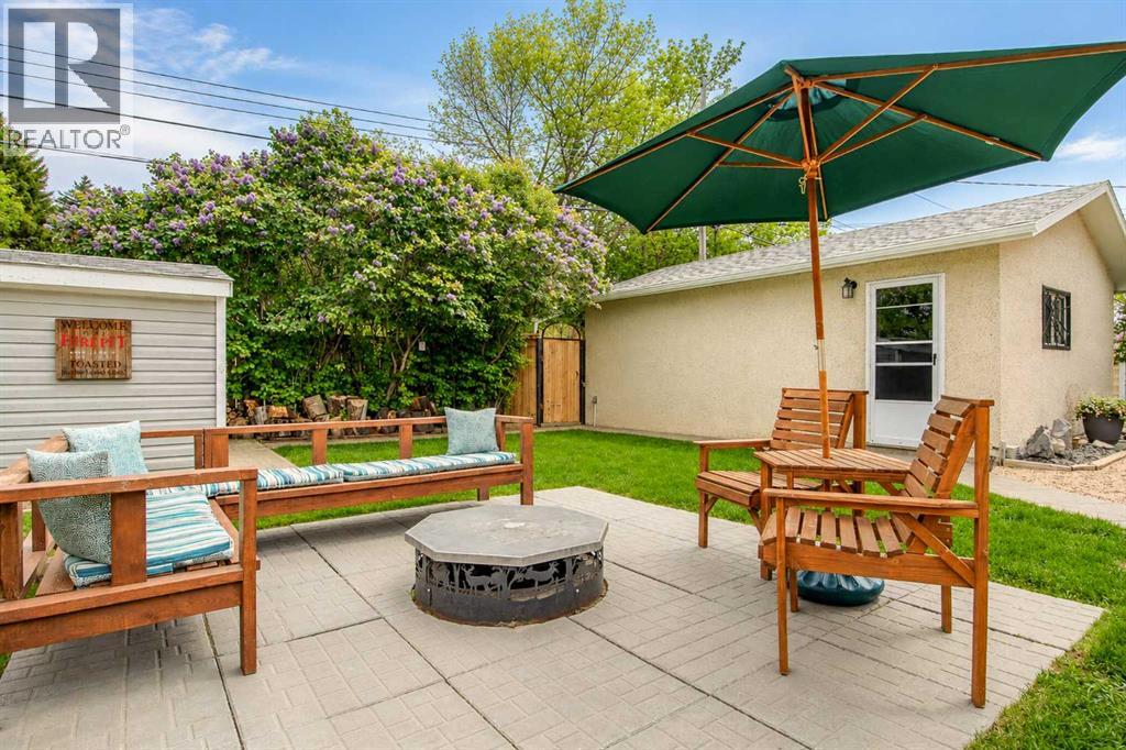 56 Chinook Crescent W — photo 35