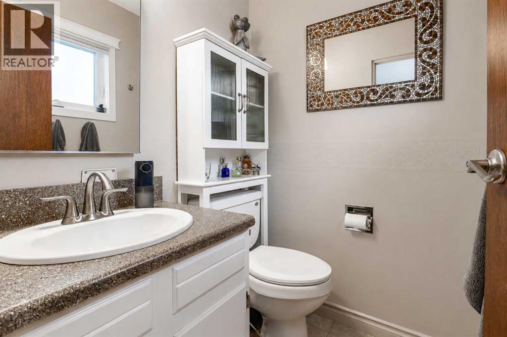 56 Chinook Crescent W — photo 26