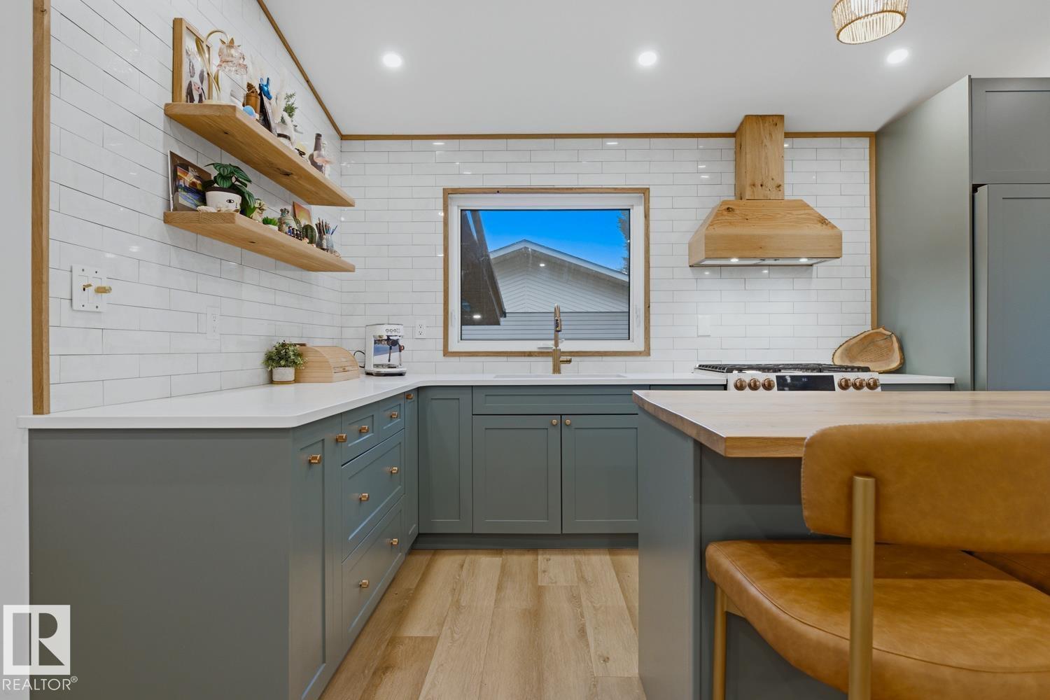 33 HAZEL ST — photo 10