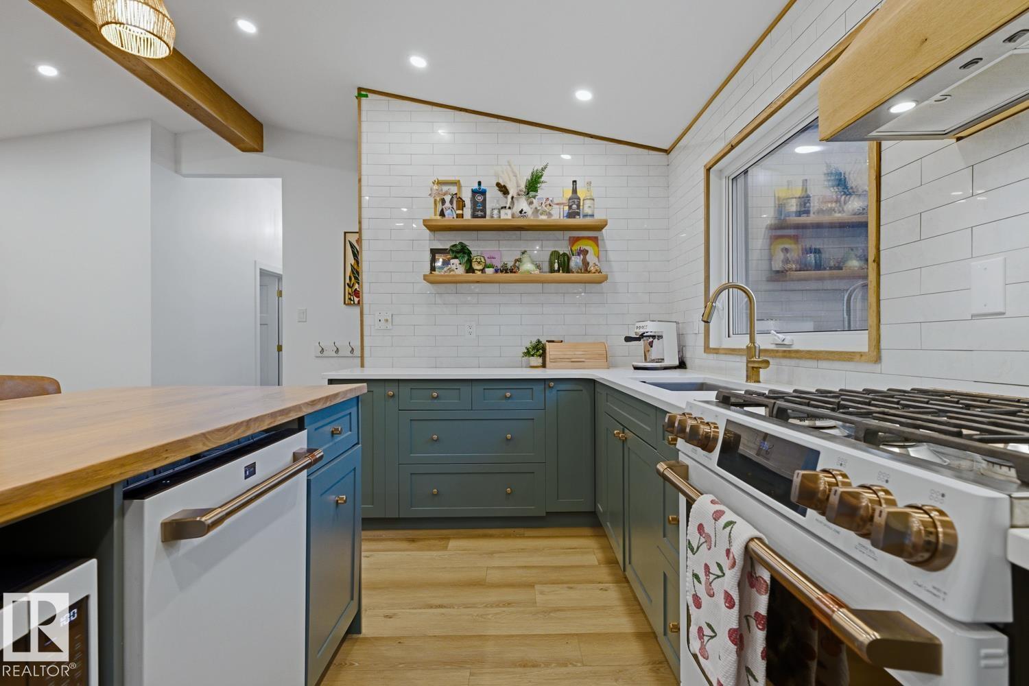 33 HAZEL ST — photo 14
