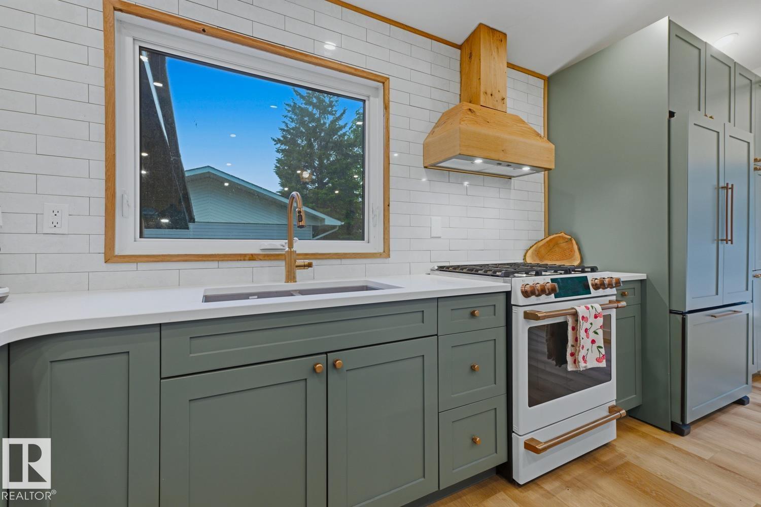 33 HAZEL ST — photo 15