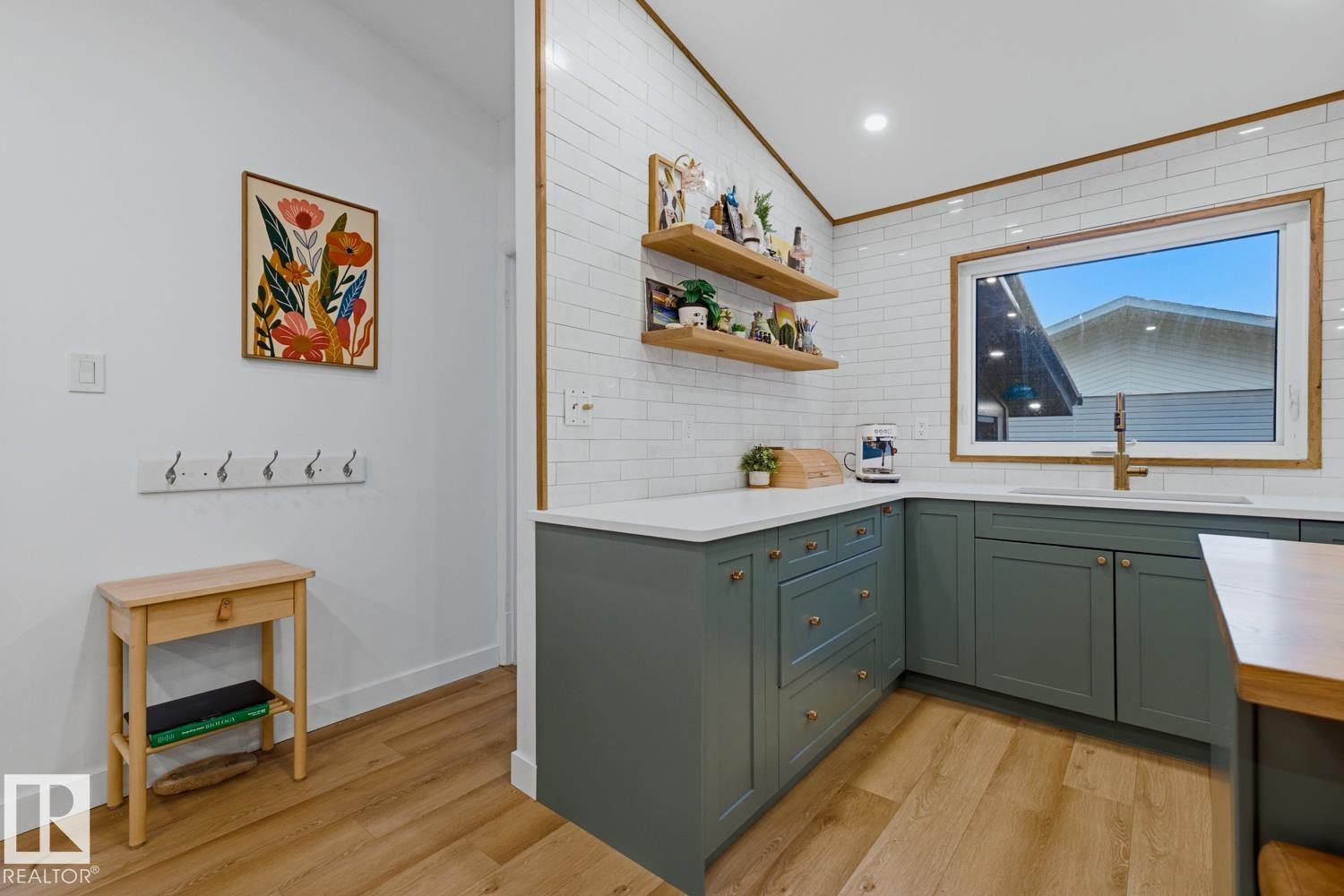 33 HAZEL ST — photo 8