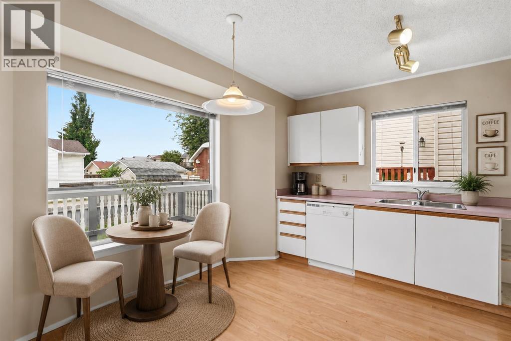 298 Costa Mesa Close NE — photo 11