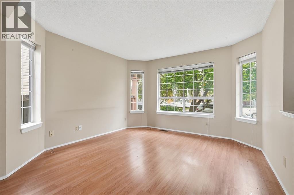298 Costa Mesa Close NE - photo 2