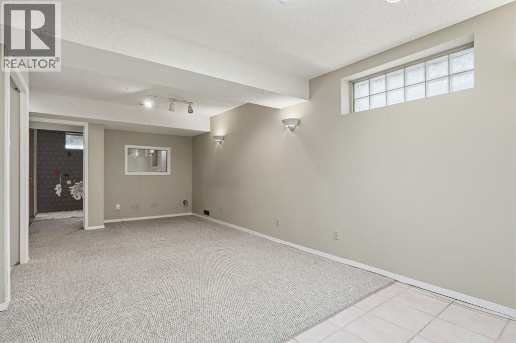 298 Costa Mesa Close NE — photo 26