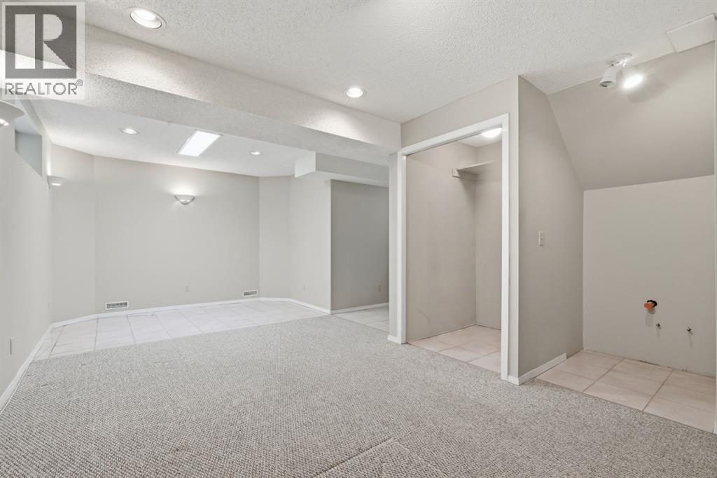298 Costa Mesa Close NE — photo 31