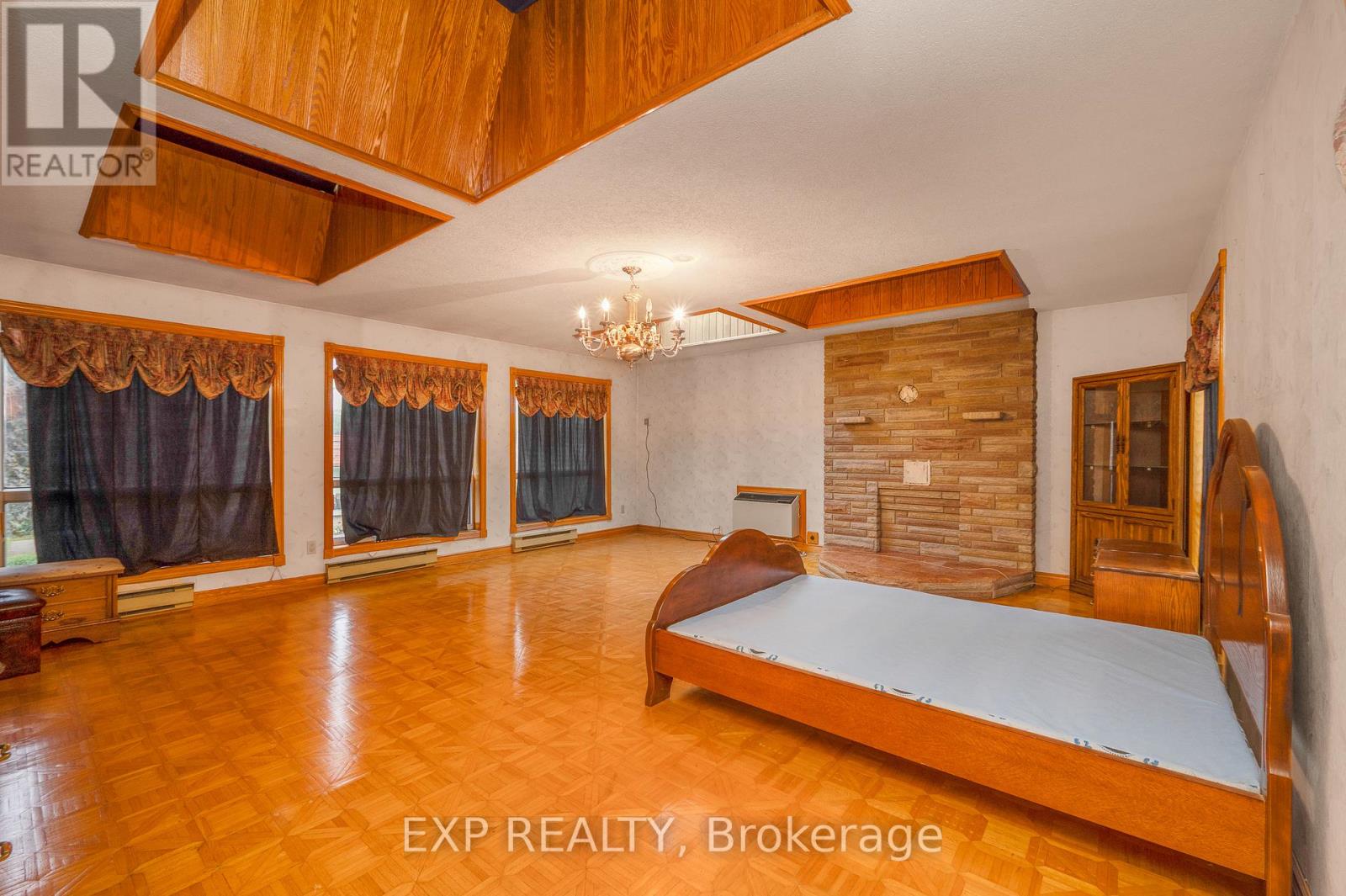 52 STORER DRIVE - 14