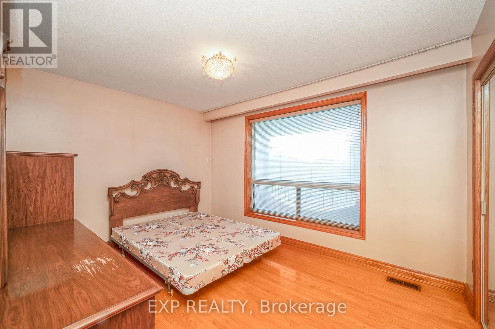 52 STORER DRIVE - 23