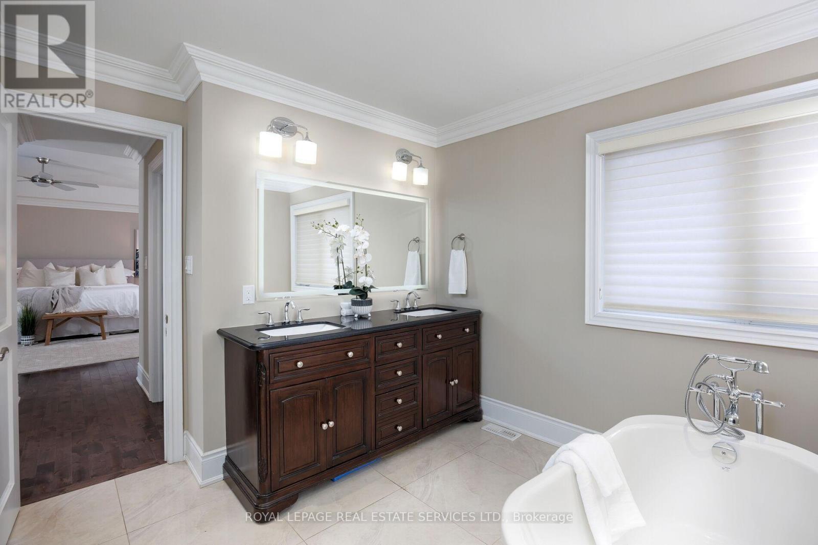 125 PALISER COURT - 23