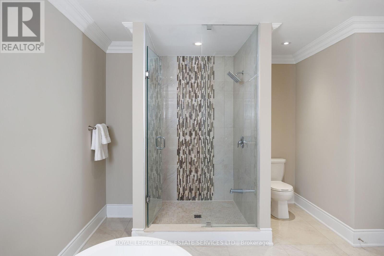125 PALISER COURT - 24