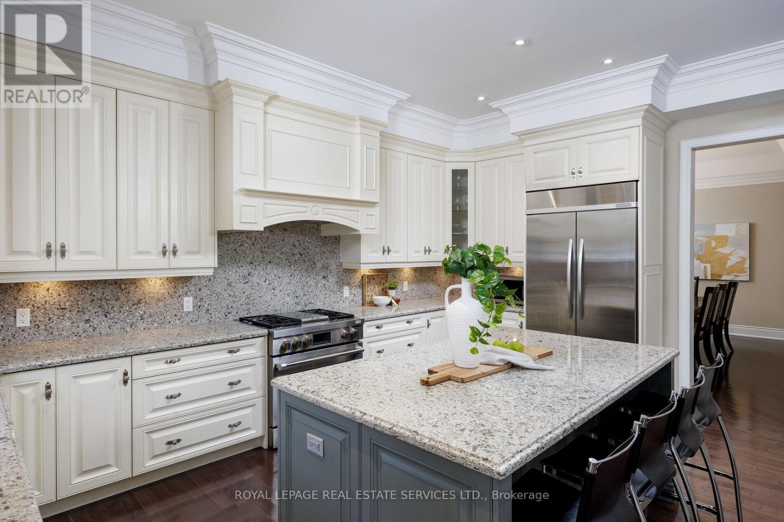125 PALISER COURT - 3