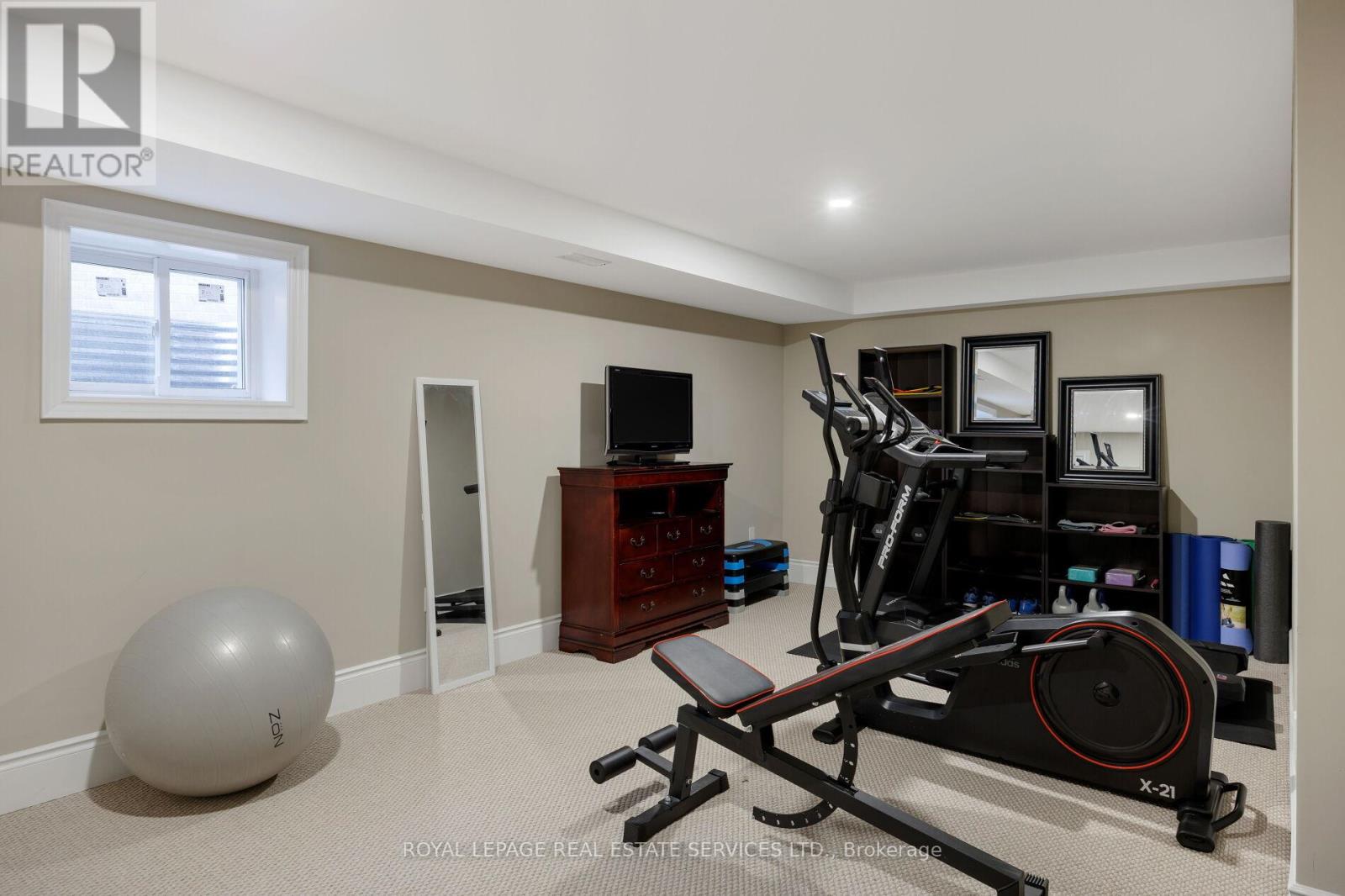 125 PALISER COURT - 36
