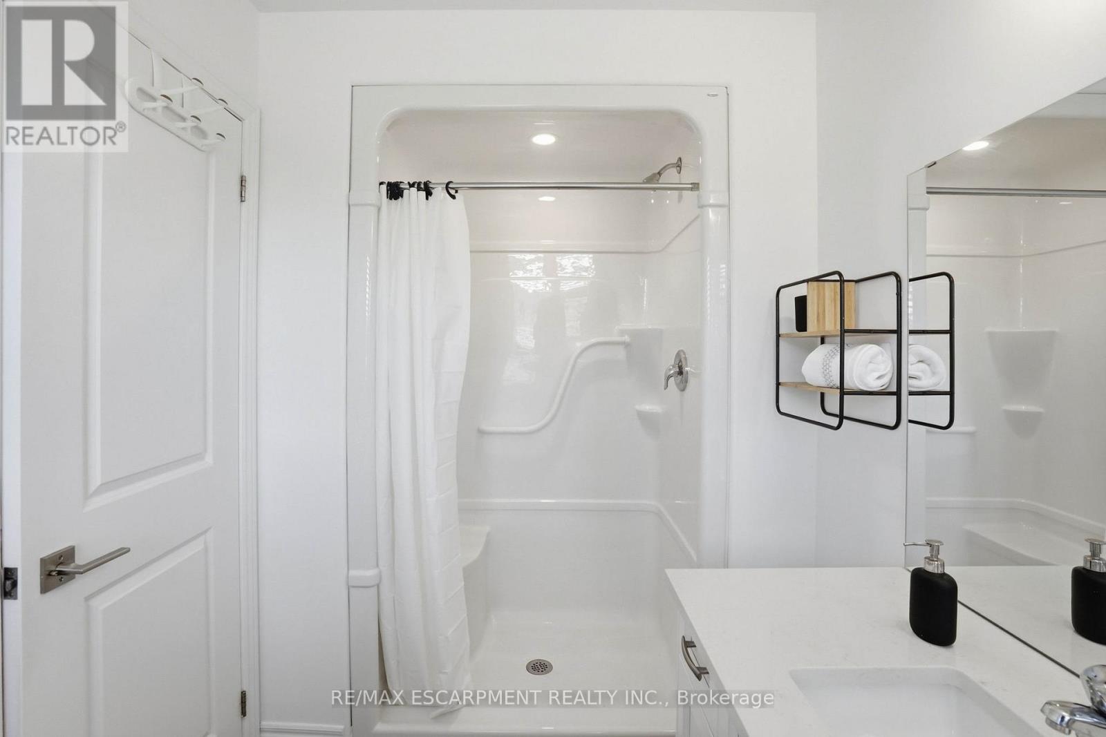 #2 29 SCHUYLER STREET - 23