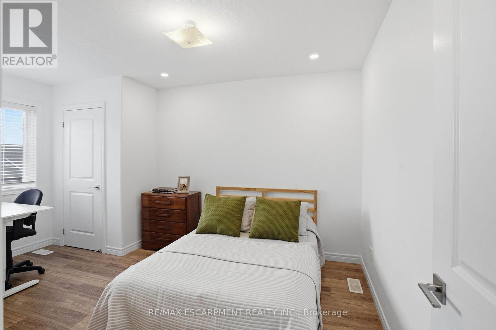 #2 29 SCHUYLER STREET - 25
