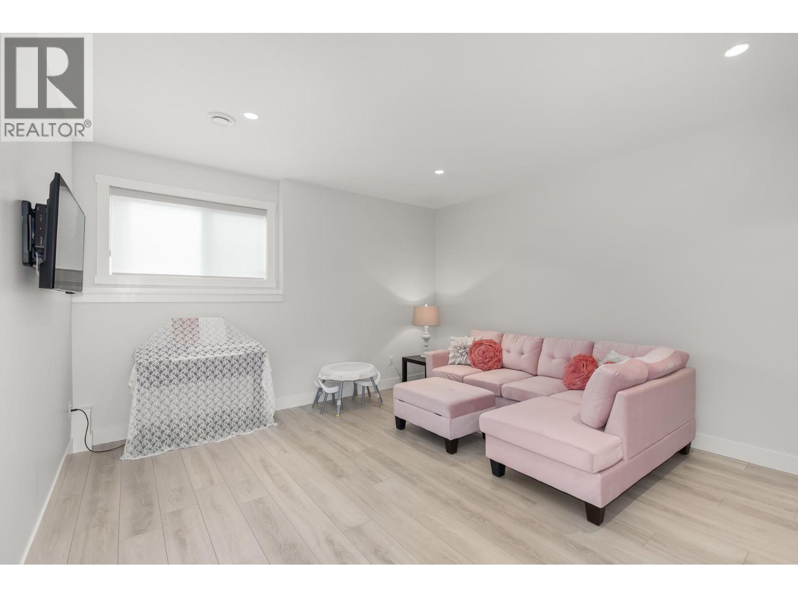  2612 Paramount Drive, West Kelowna