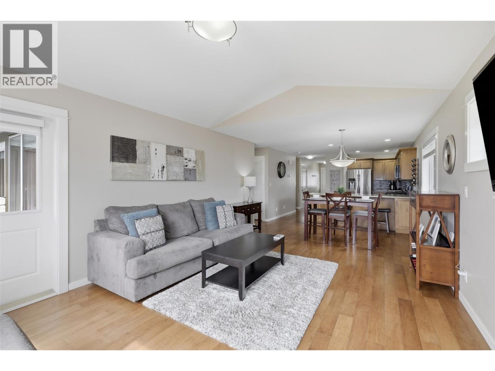 #48 900 Stagecoach Drive - 21