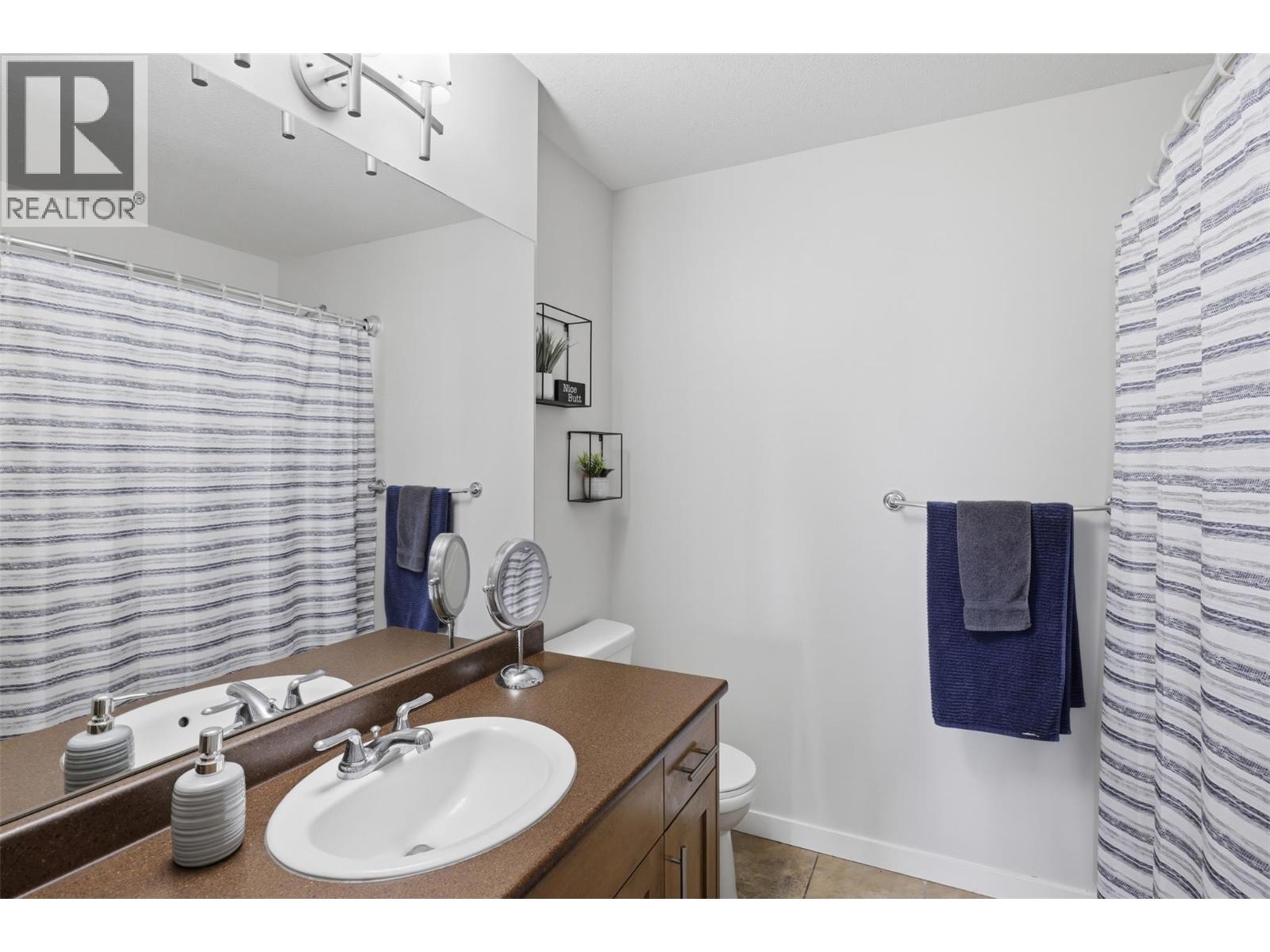 #48 900 Stagecoach Drive - 25
