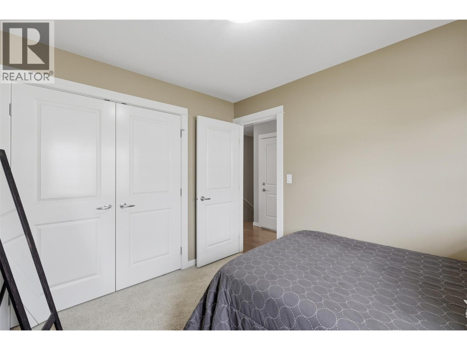 #48 900 Stagecoach Drive - 27