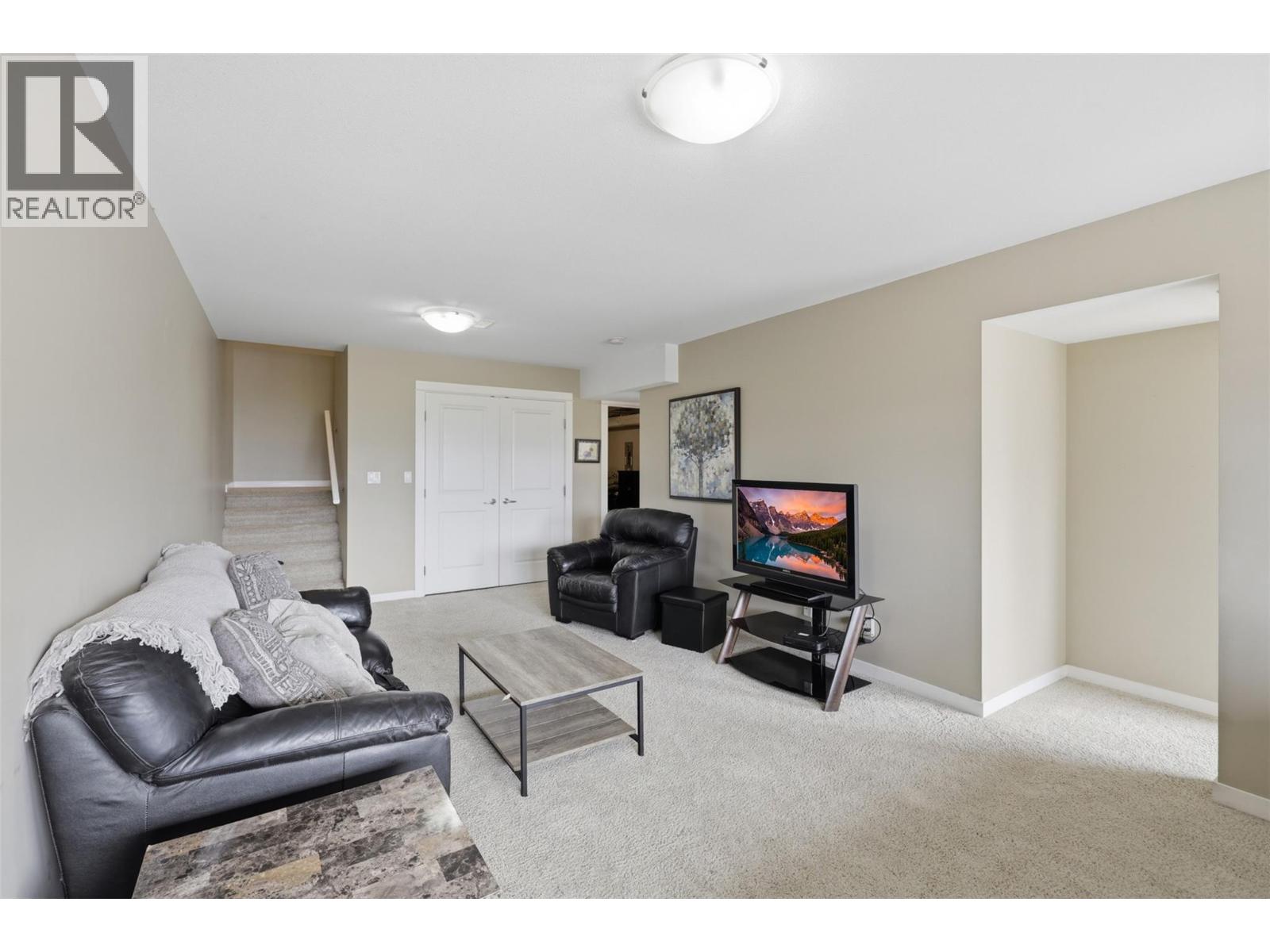 #48 900 Stagecoach Drive - 36