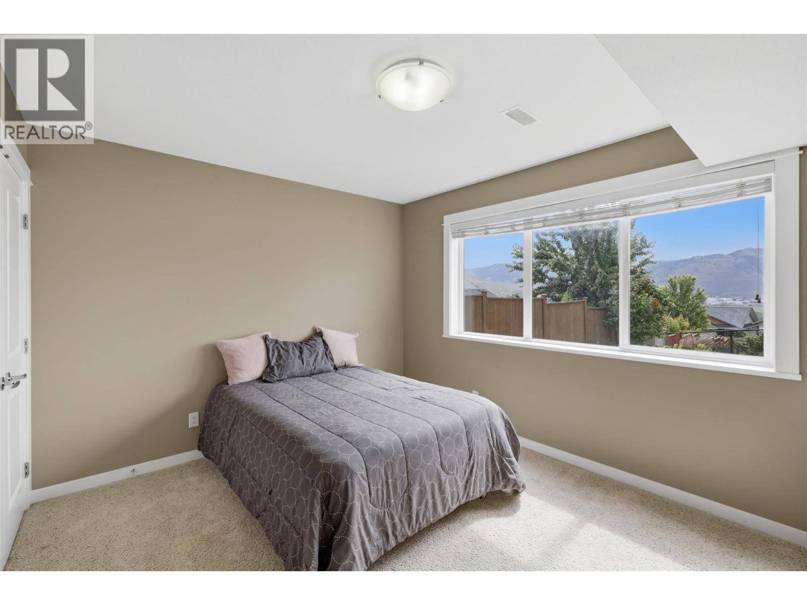 #48 900 Stagecoach Drive - 37