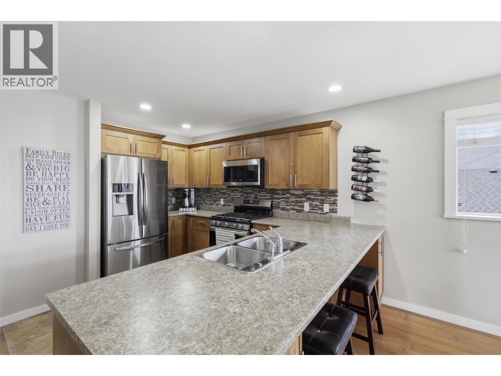 #48 900 Stagecoach Drive - 9