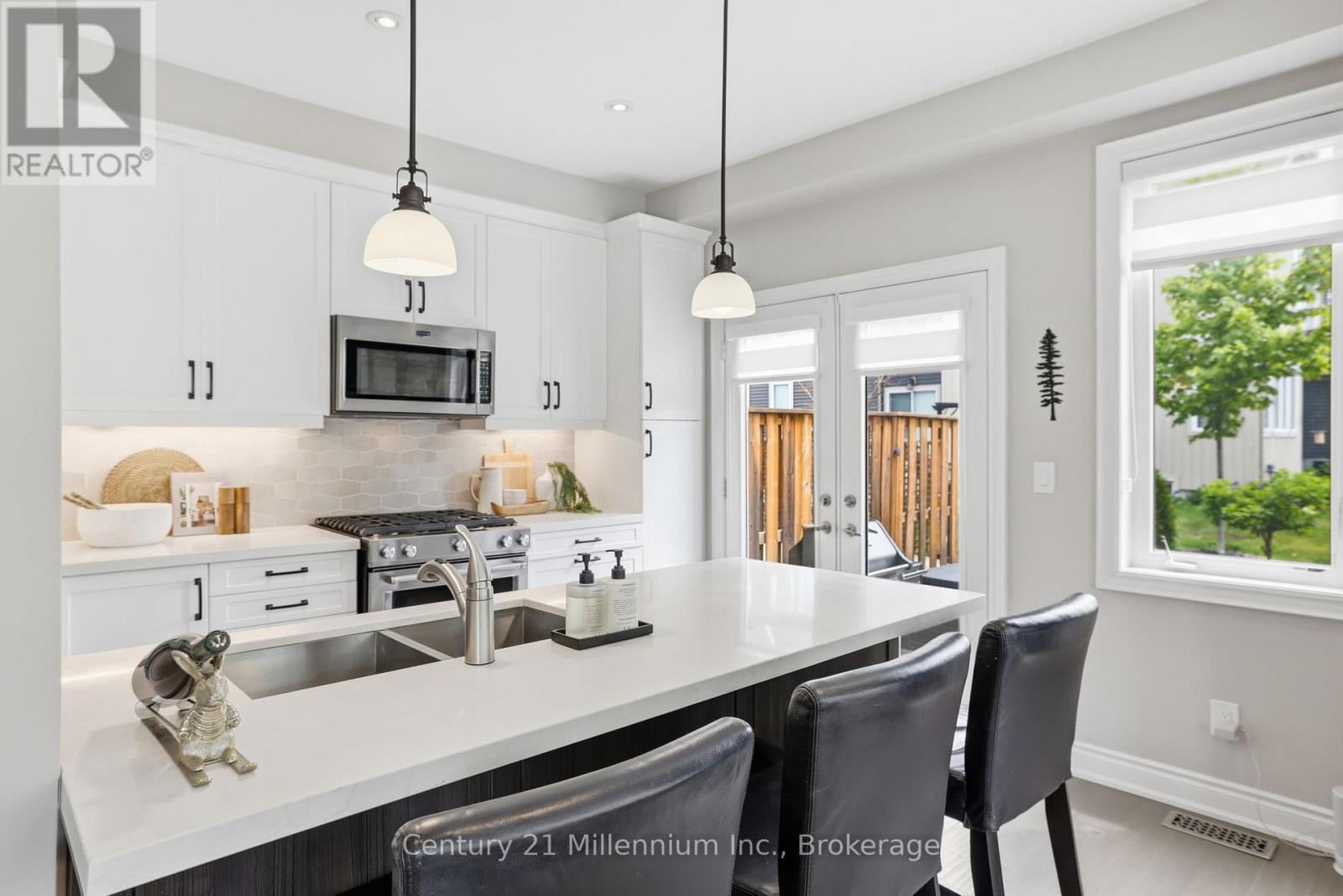 46 GREAVES AVENUE - 12