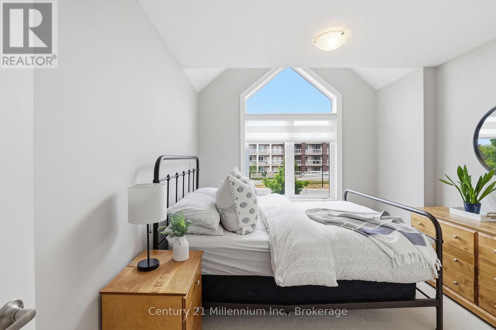 46 GREAVES AVENUE - 25