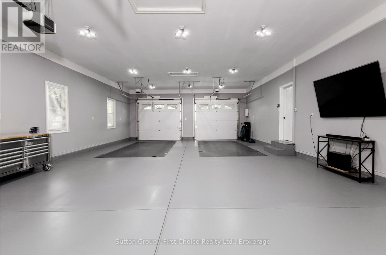 276 MECHANIC STREET W - Image 10