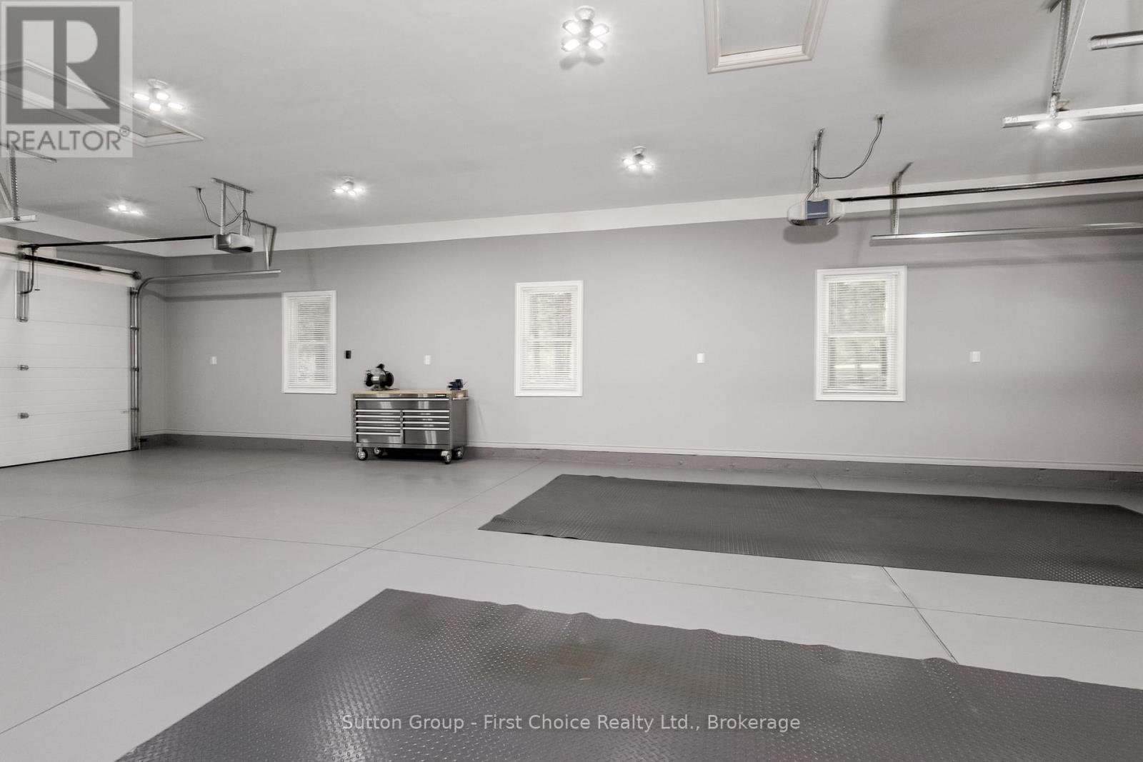 276 MECHANIC STREET W - Image 11