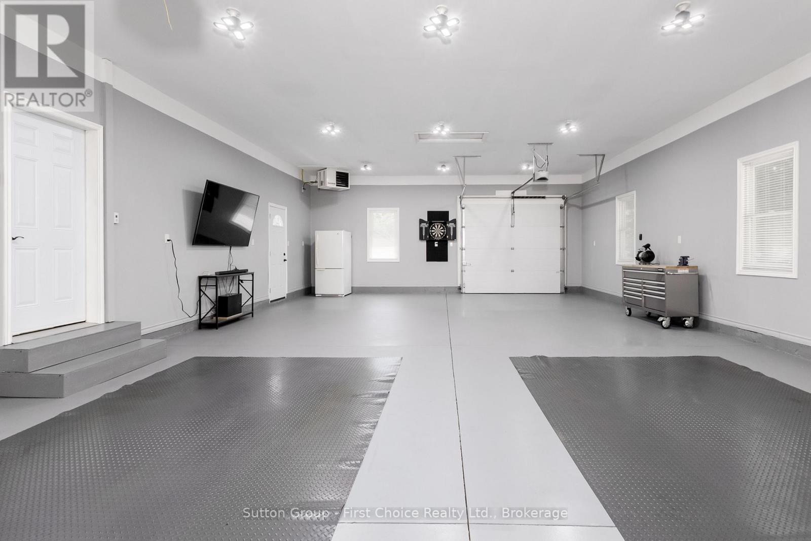 276 MECHANIC STREET W - Image 12