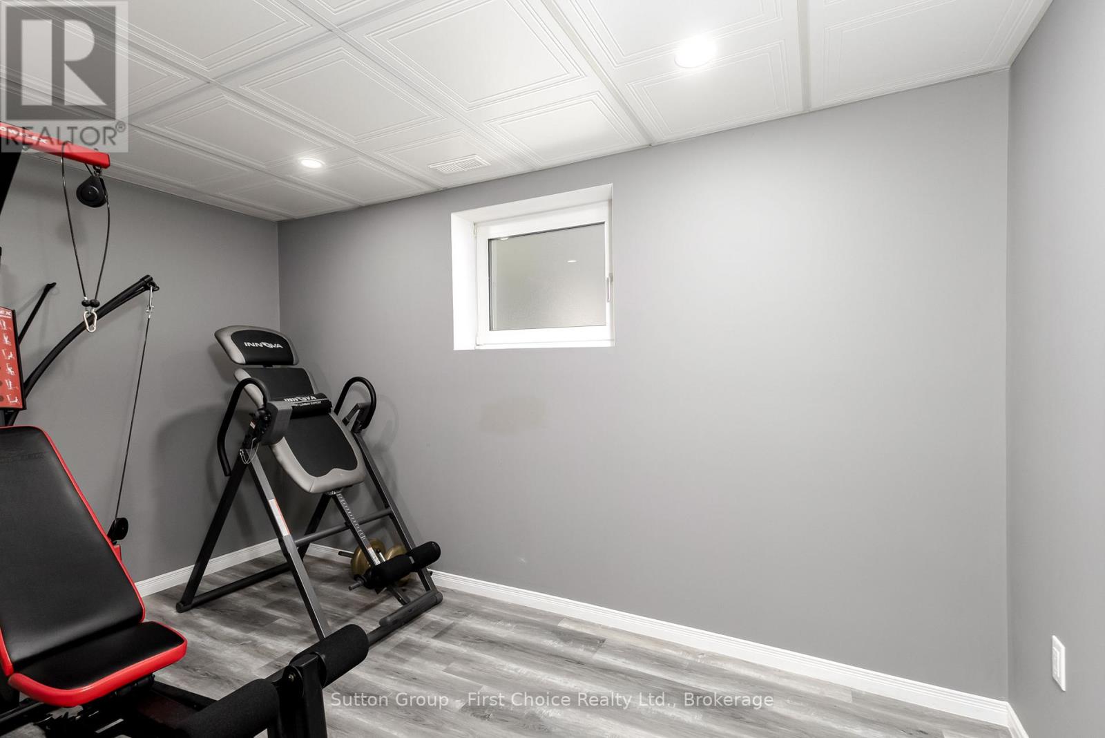 276 MECHANIC STREET W - Image 32