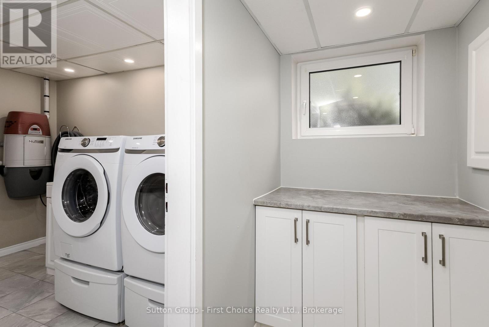 276 MECHANIC STREET W - Image 33