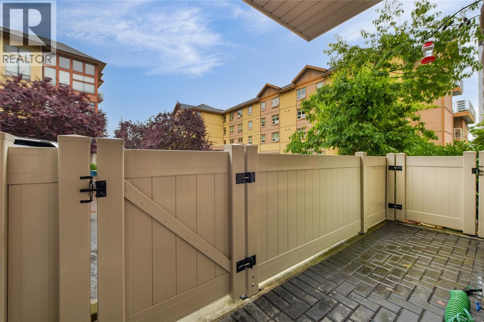 102 825 Goldstream Avenue, Langford