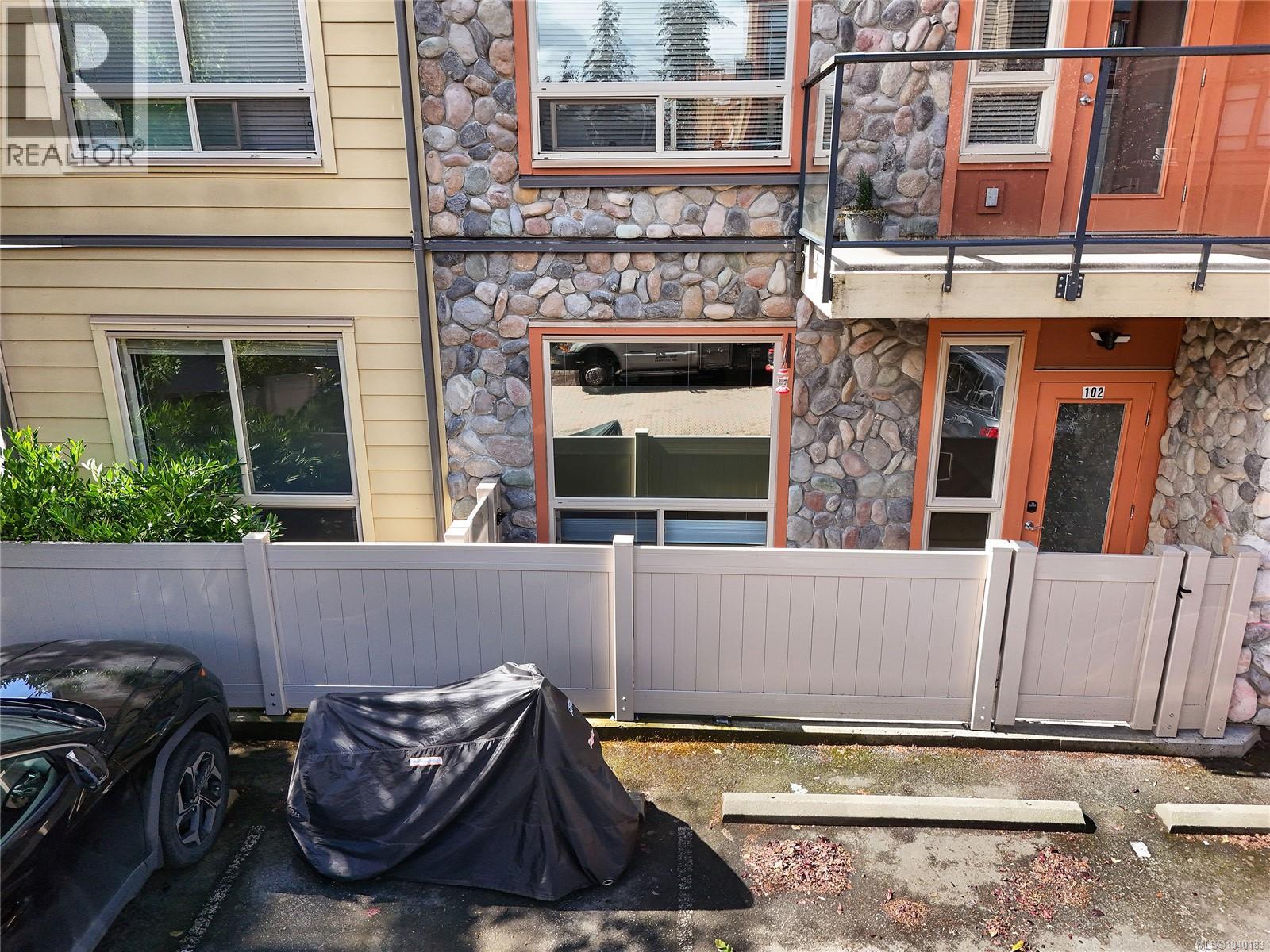 102 825 Goldstream Avenue, Langford