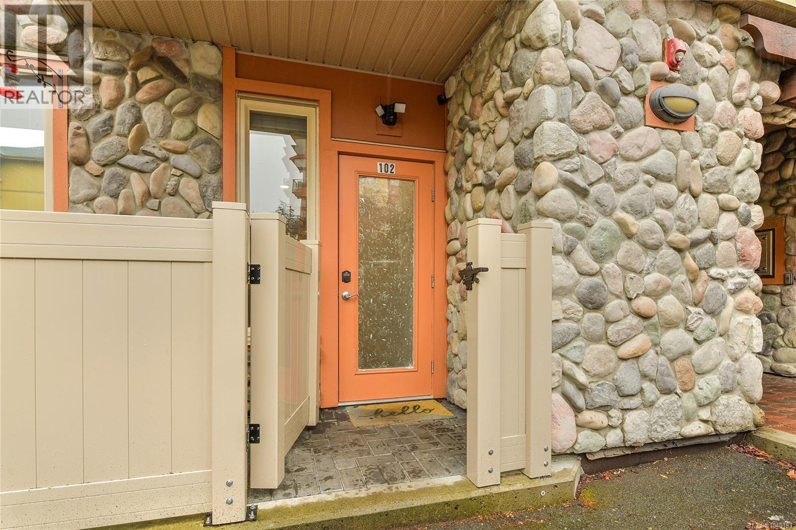 102 825 Goldstream Avenue, Langford