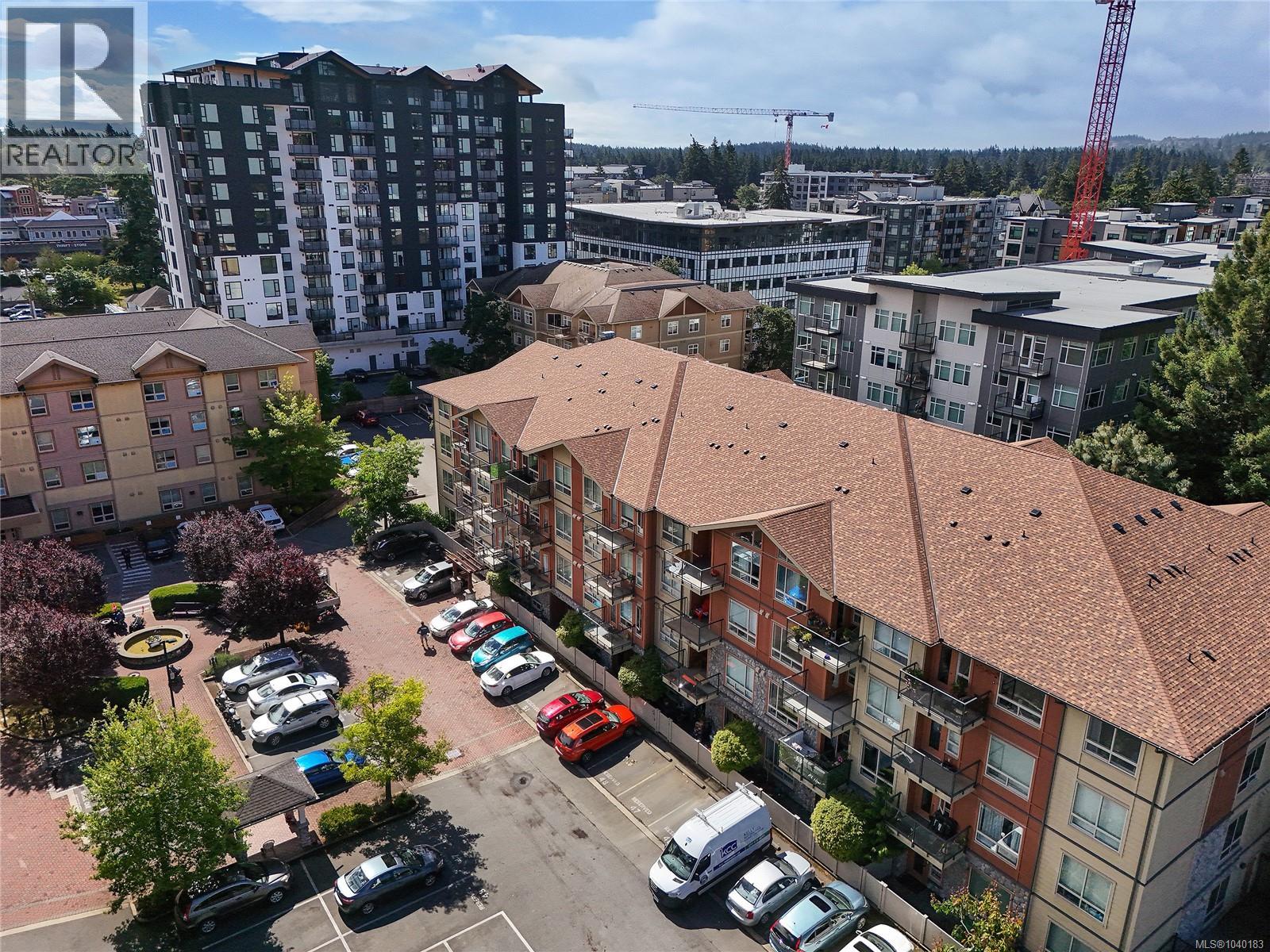 #102 825 Goldstream Ave - 35