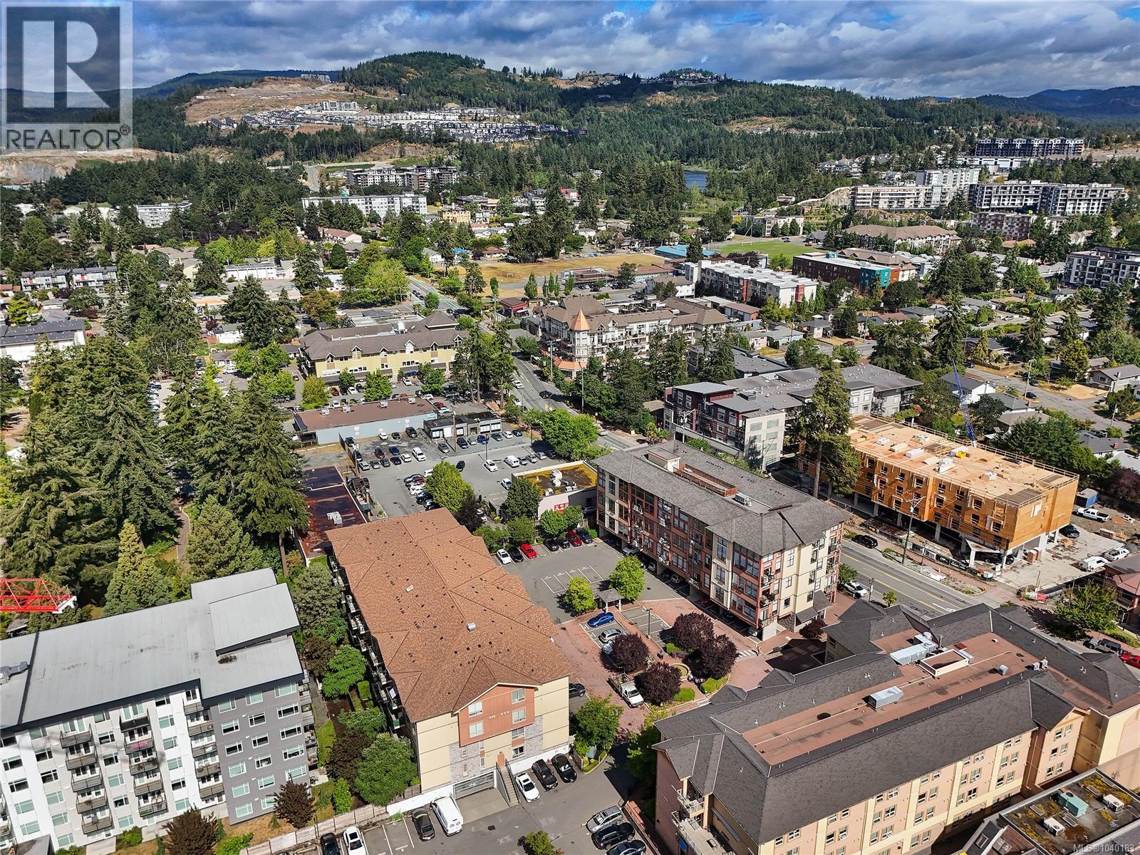 #102 825 Goldstream Ave - 40