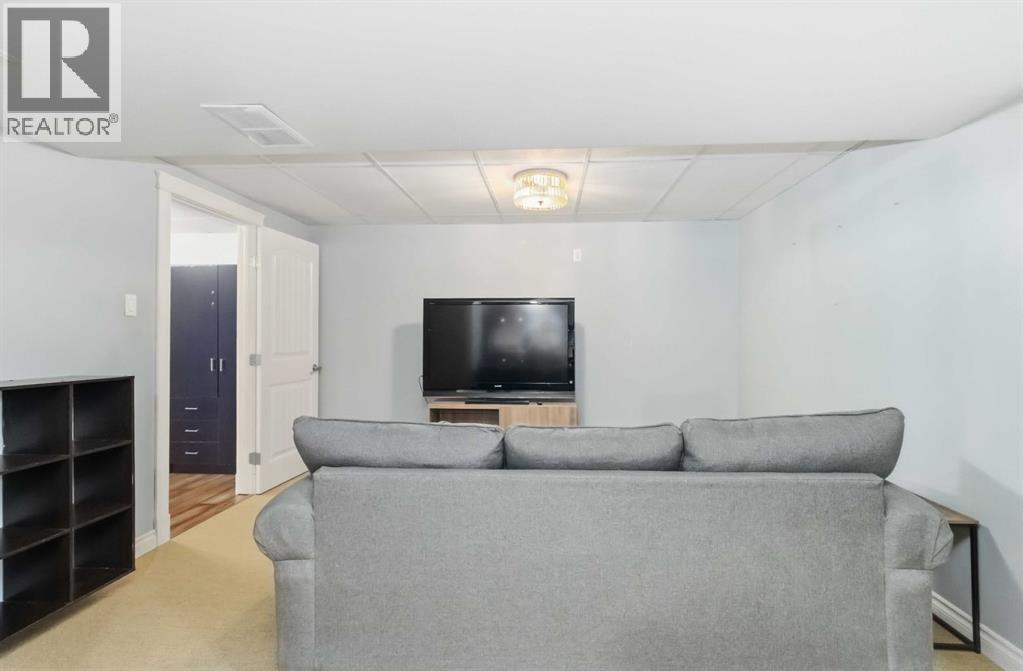 108 Ermine Crescent — photo 29