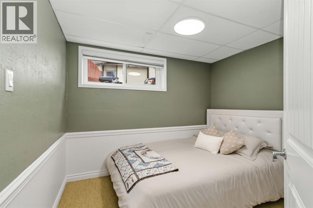 108 Ermine Crescent — photo 32