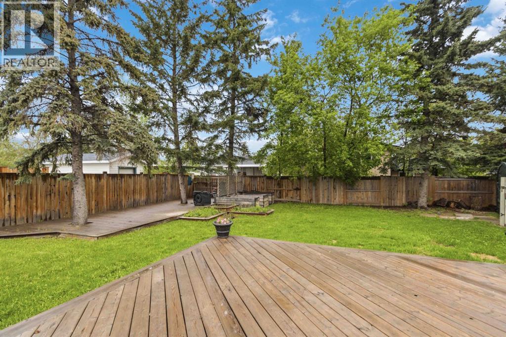 108 Ermine Crescent — photo 42