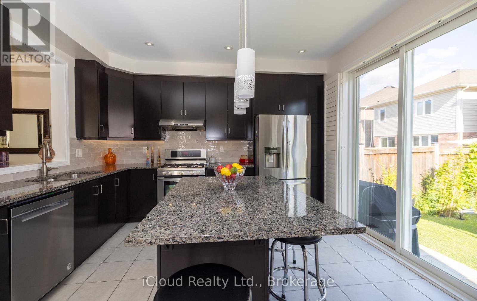 954 PENSON CRESCENT - 17