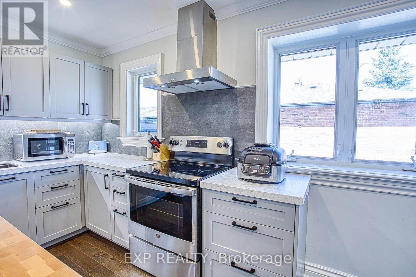 90 PRINCE CHARLES DRIVE - 11