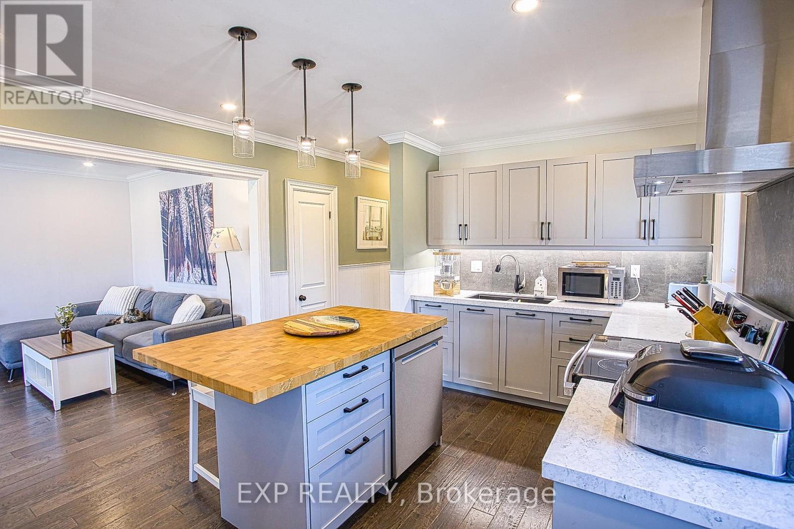 90 PRINCE CHARLES DRIVE - 12