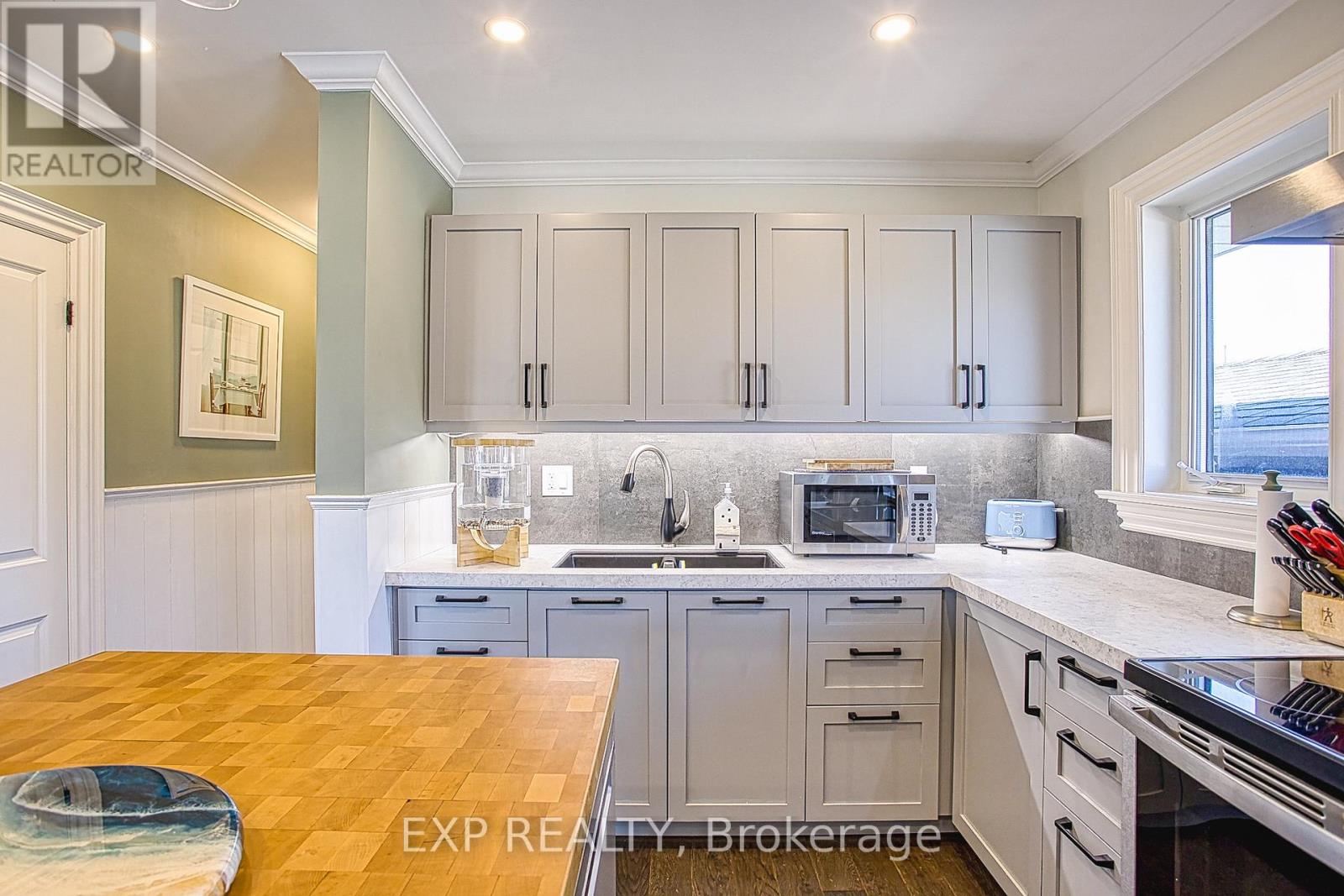 90 PRINCE CHARLES DRIVE - 13
