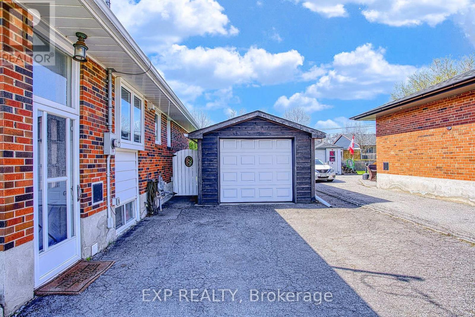 90 PRINCE CHARLES DRIVE - 29