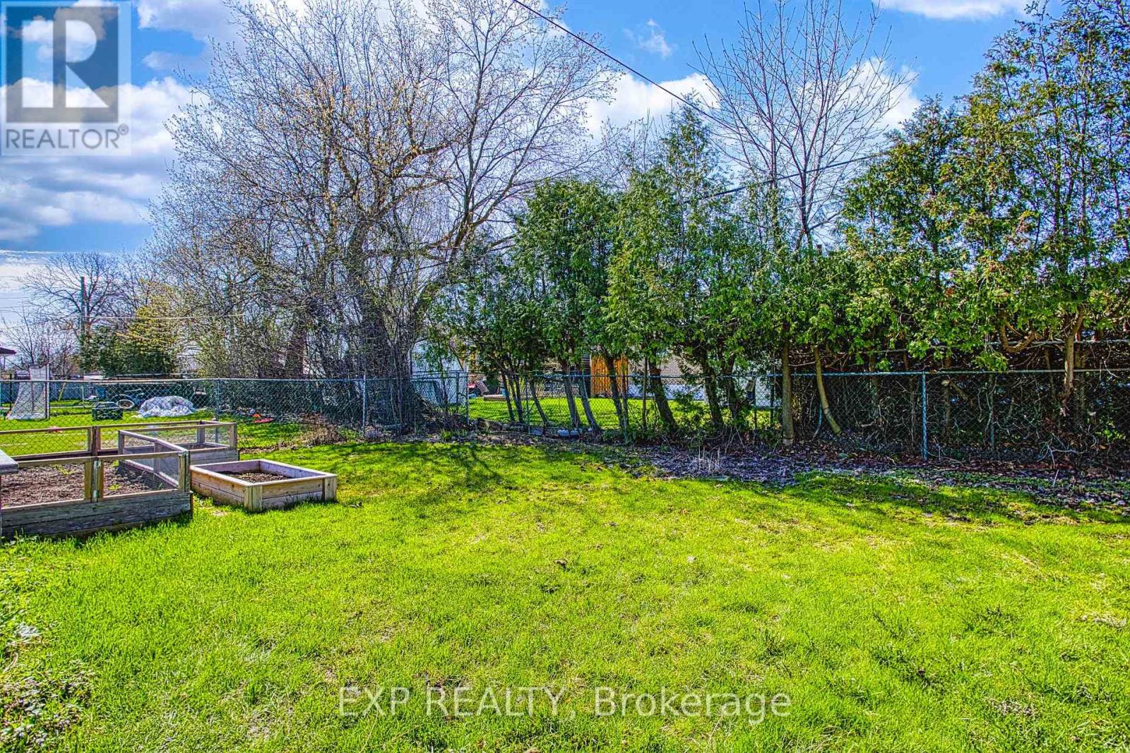 90 PRINCE CHARLES DRIVE - 32