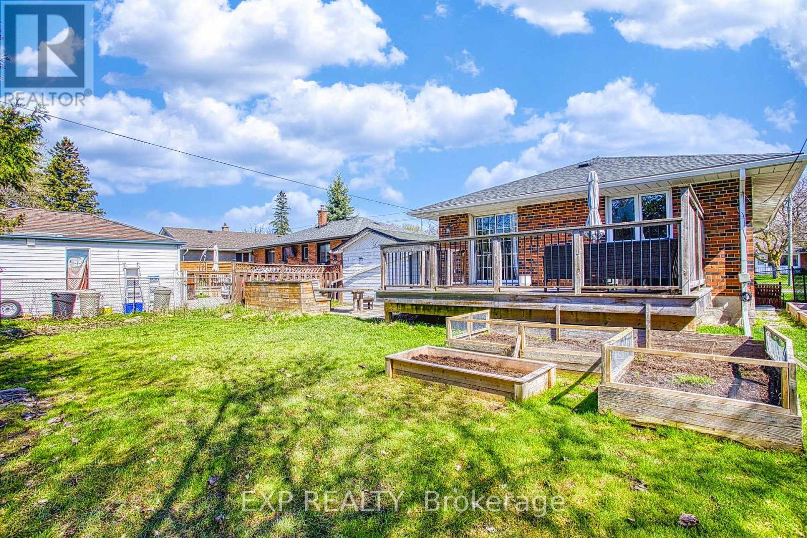 90 PRINCE CHARLES DRIVE - 33