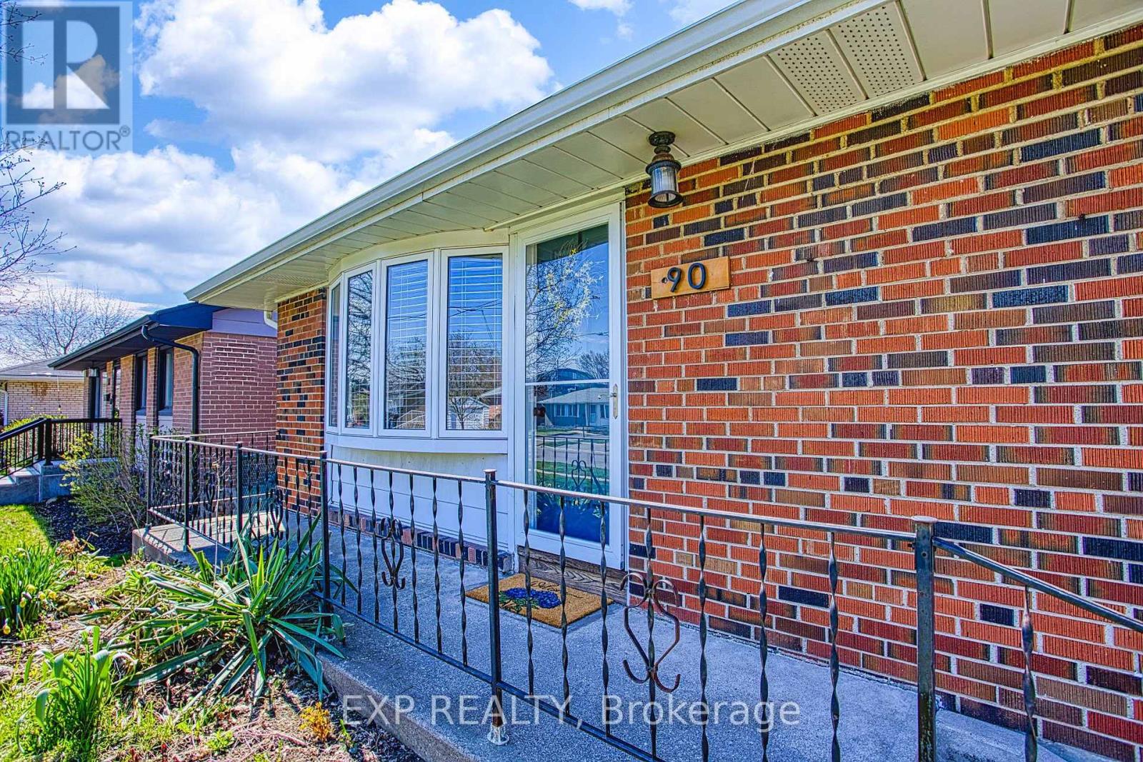 90 PRINCE CHARLES DRIVE - 4